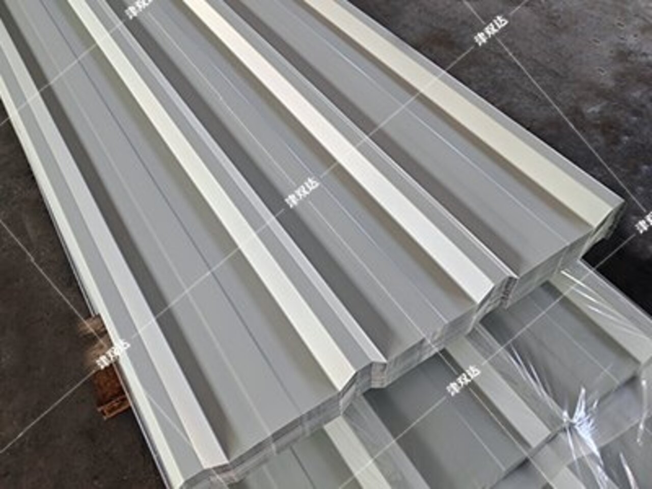 <b>yx35-280-840型彩鋼瓦</b>